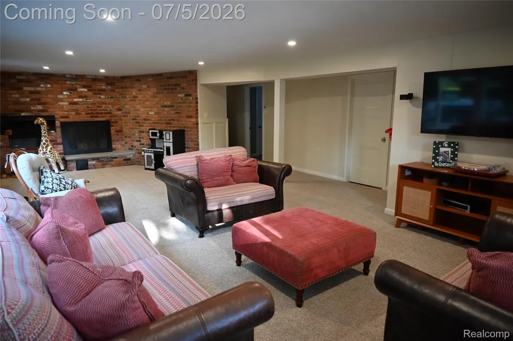 917 S Reading Road S Bloomfield Hills City, MI 48304