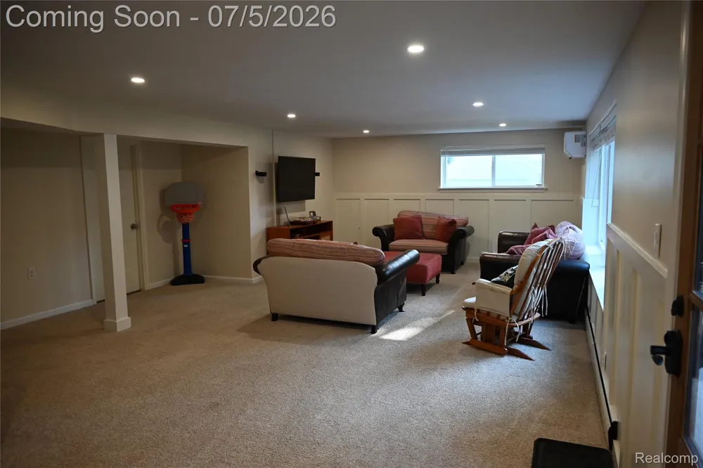 917 S Reading Road S Bloomfield Hills City, MI 48304