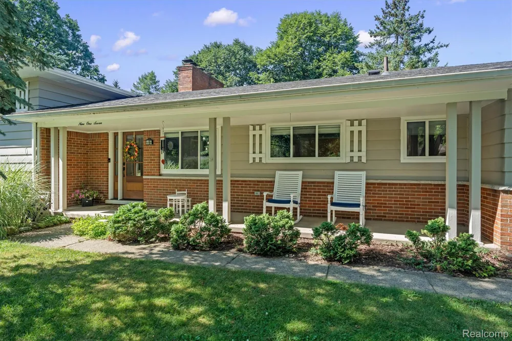 917 S Reading Road S Bloomfield Hills City, MI 48304