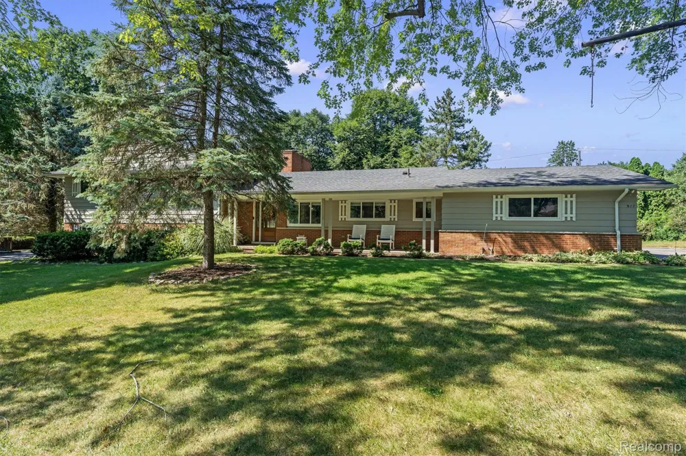 917 S Reading Road S Bloomfield Hills City, MI 48304