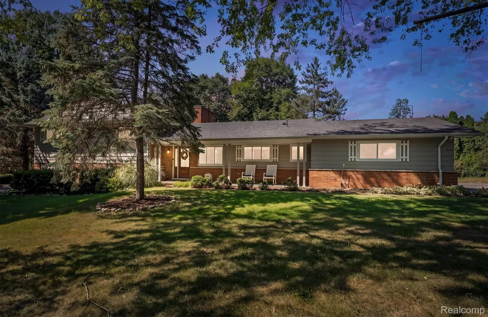 917 S Reading Road S Bloomfield Hills City, MI 48304