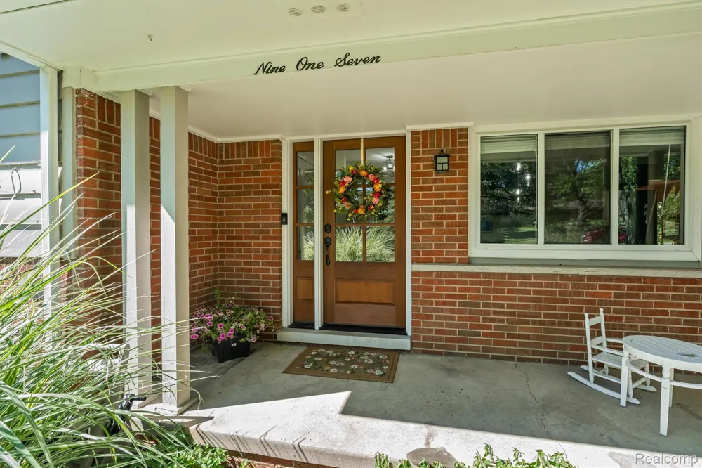 917 S Reading Road S Bloomfield Hills City, MI 48304