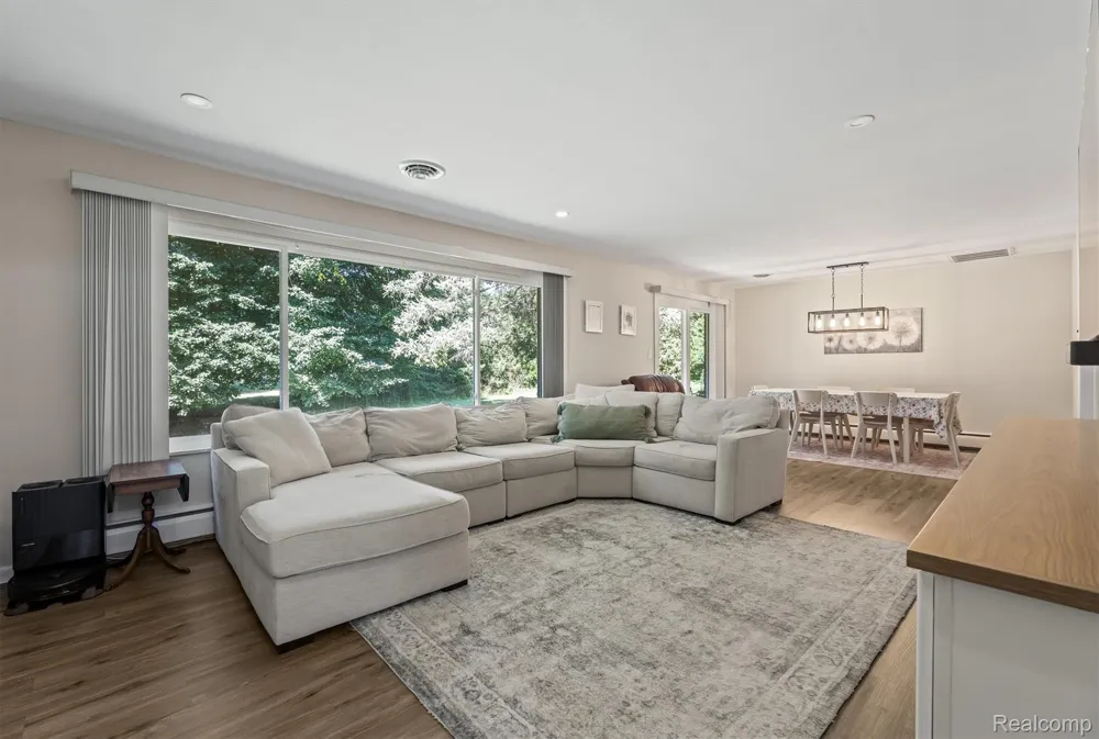 917 S Reading Road S Bloomfield Hills City, MI 48304
