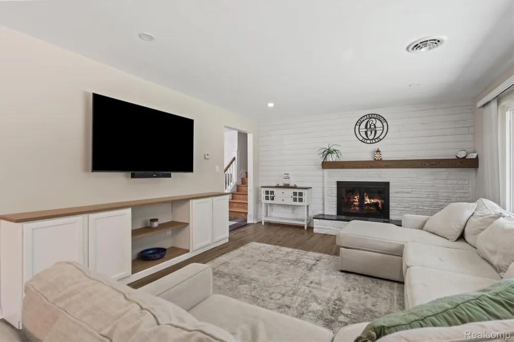 917 S Reading Road S Bloomfield Hills City, MI 48304