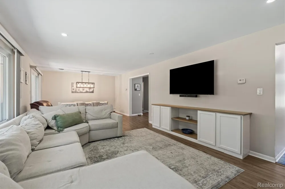 917 S Reading Road S Bloomfield Hills City, MI 48304