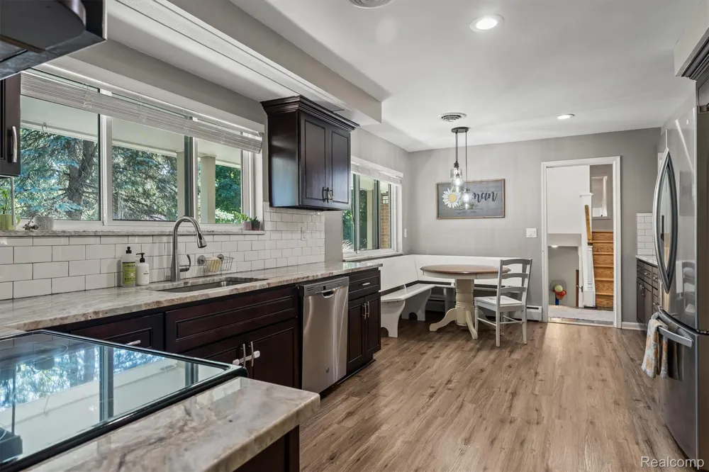 917 S Reading Road S Bloomfield Hills City, MI 48304
