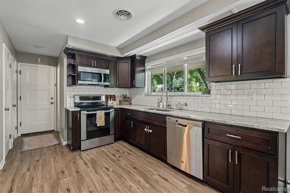 917 S Reading Road S Bloomfield Hills City, MI 48304