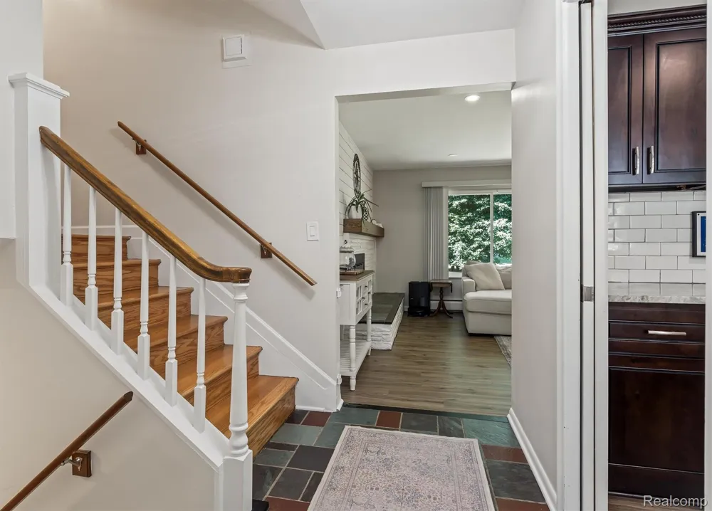 917 S Reading Road S Bloomfield Hills City, MI 48304