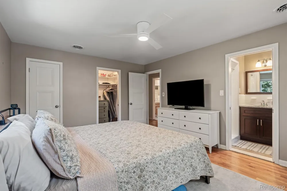 917 S Reading Road S Bloomfield Hills City, MI 48304