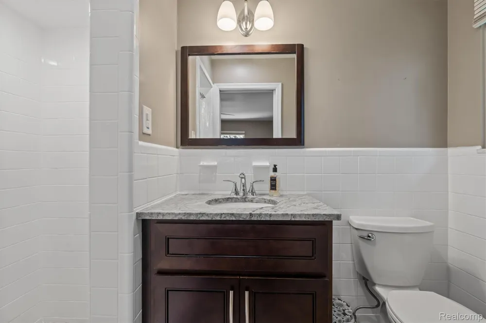 917 S Reading Road S Bloomfield Hills City, MI 48304