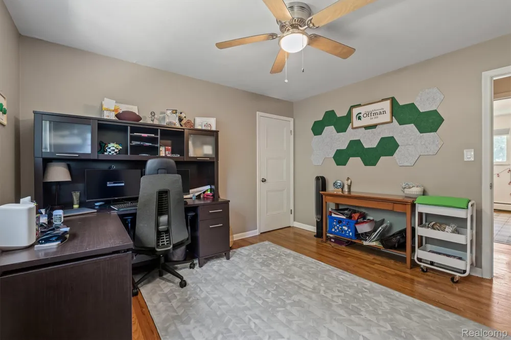 917 S Reading Road S Bloomfield Hills City, MI 48304