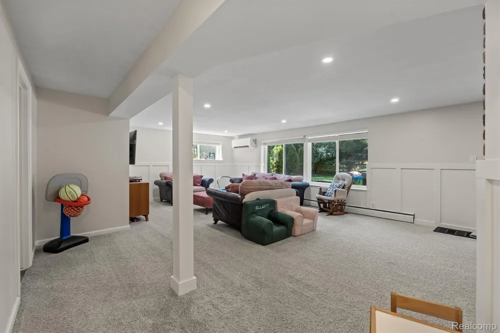 917 S Reading Road S Bloomfield Hills City, MI 48304