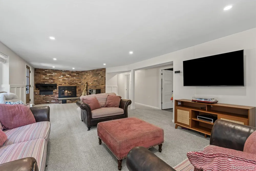 917 S Reading Road S Bloomfield Hills City, MI 48304