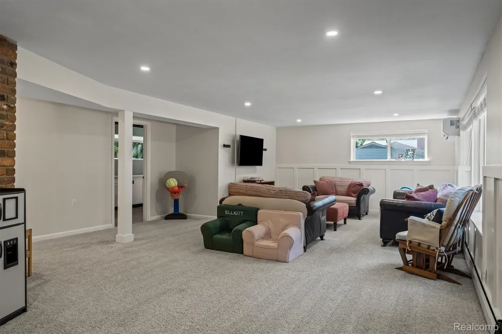 917 S Reading Road S Bloomfield Hills City, MI 48304