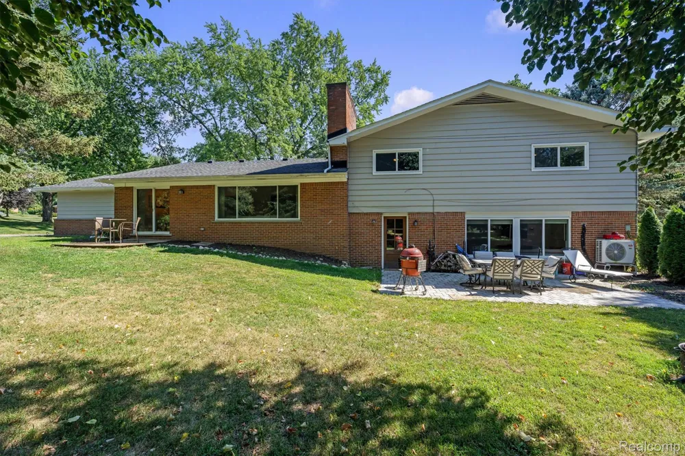 917 S Reading Road S Bloomfield Hills City, MI 48304
