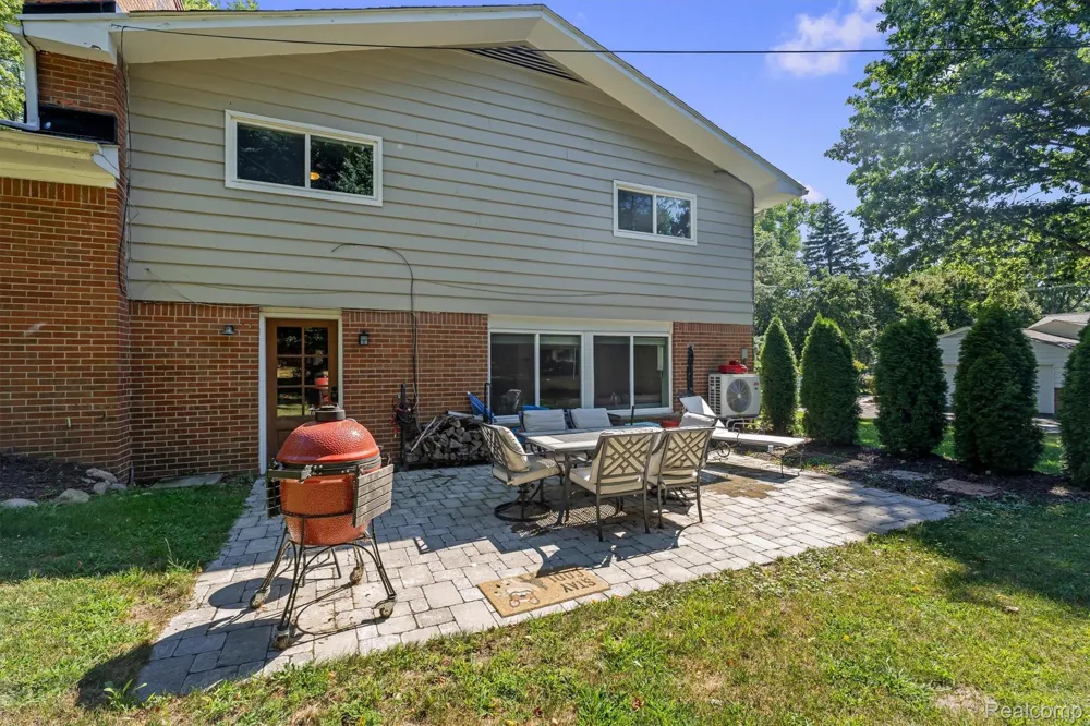 917 S Reading Road S Bloomfield Hills City, MI 48304