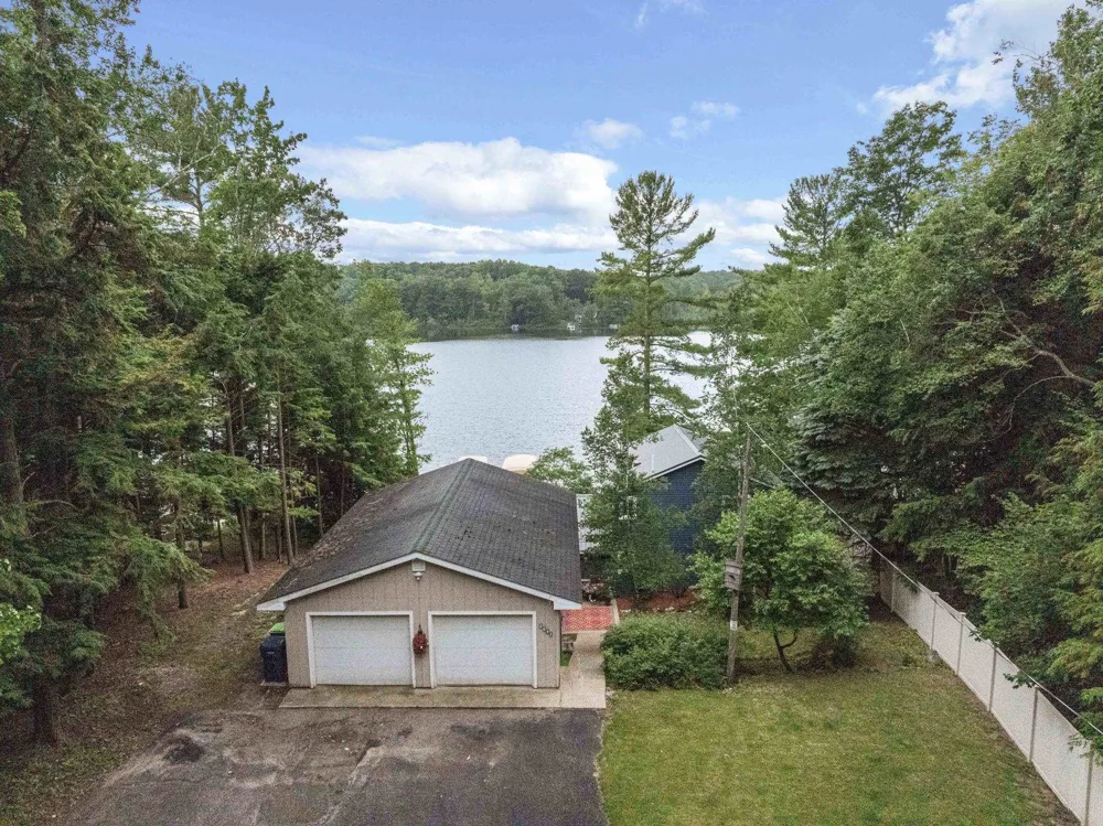 2847 Crescent Shores Drive Long Lake Township, MI 49685