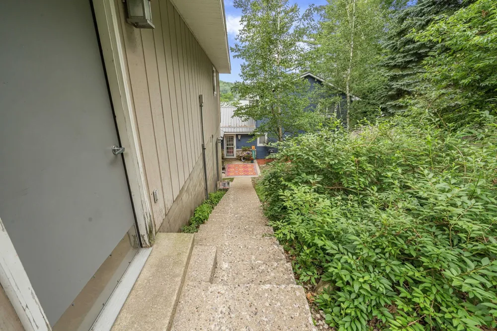 2847 Crescent Shores Drive Long Lake Township, MI 49685