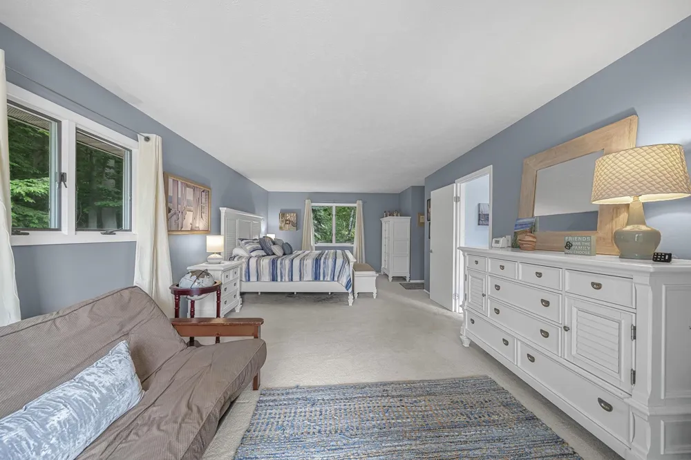2847 Crescent Shores Drive Long Lake Township, MI 49685