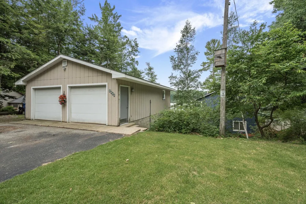 2847 Crescent Shores Drive Long Lake Township, MI 49685
