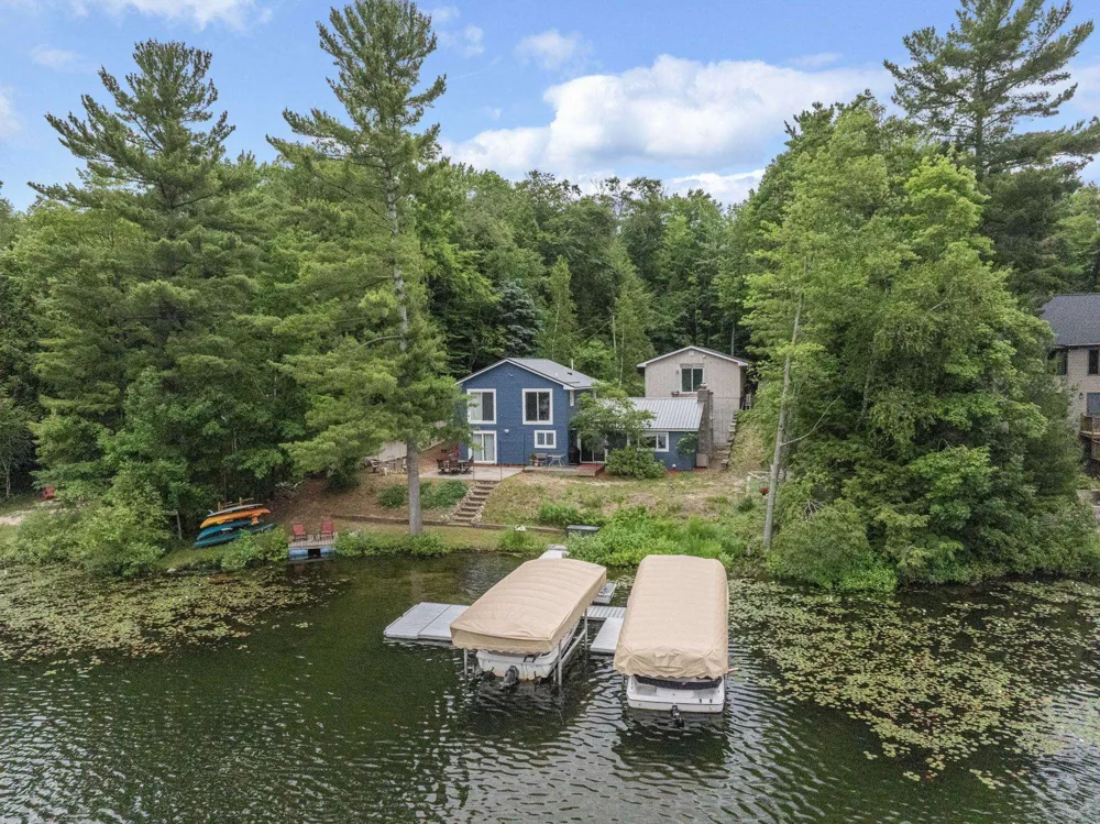 2847 Crescent Shores Drive Long Lake Township, MI 49685