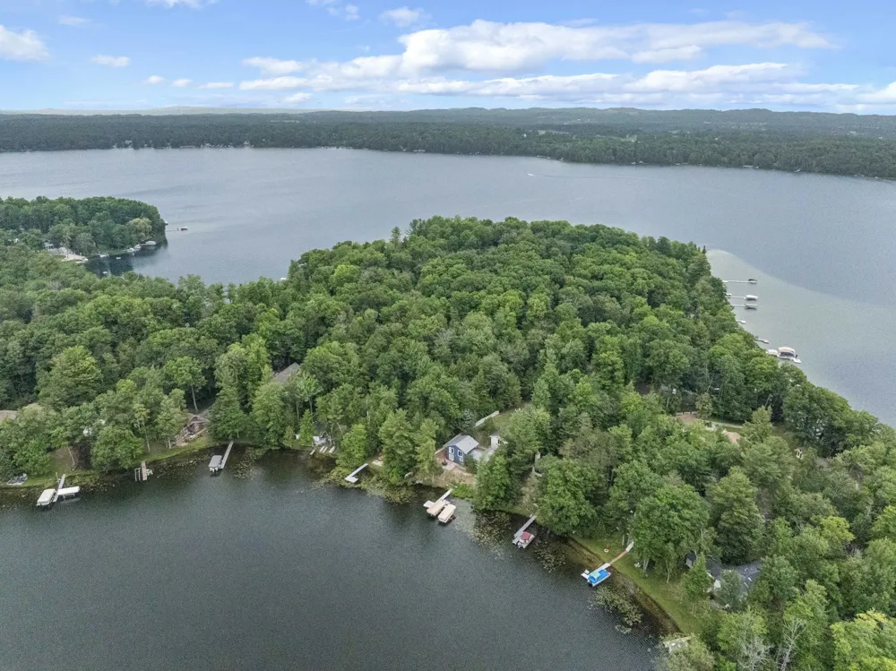 2847 Crescent Shores Drive Long Lake Township, MI 49685