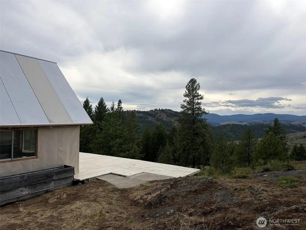 184 Lambert Lane Republic, WA 99166