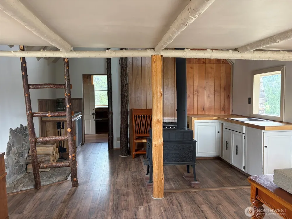 184 Lambert Lane Republic, WA 99166