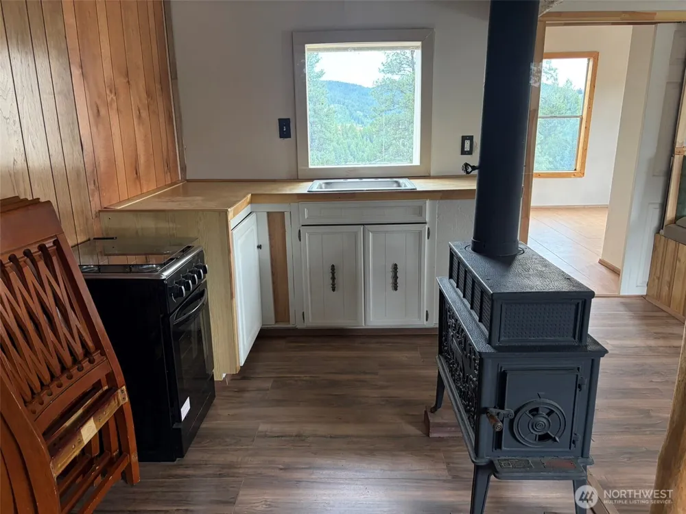 184 Lambert Lane Republic, WA 99166