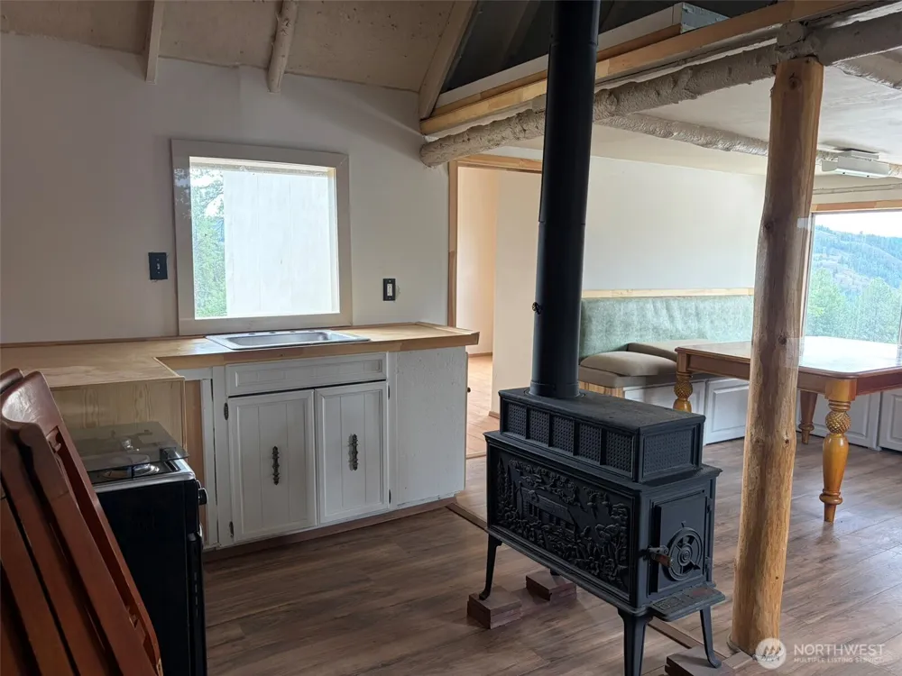 184 Lambert Lane Republic, WA 99166