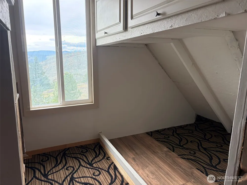 184 Lambert Lane Republic, WA 99166