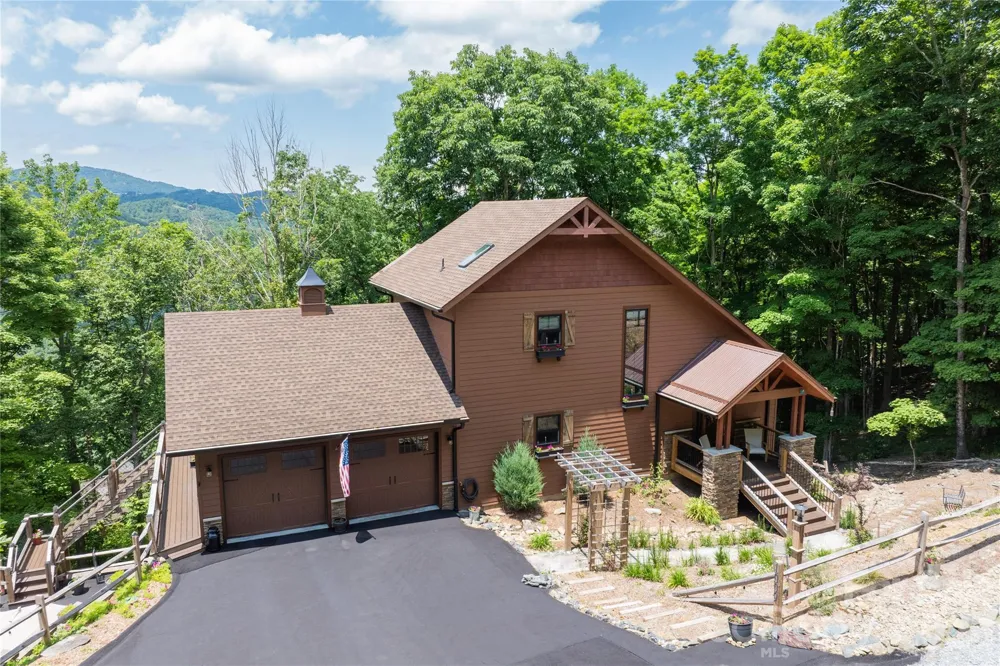 1009 Larkspur Trail Banner Elk, NC 28604