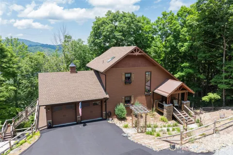 1009 Larkspur Trail
