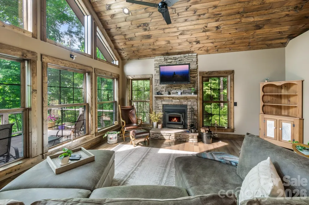 1009 Larkspur Trail Banner Elk, NC 28604