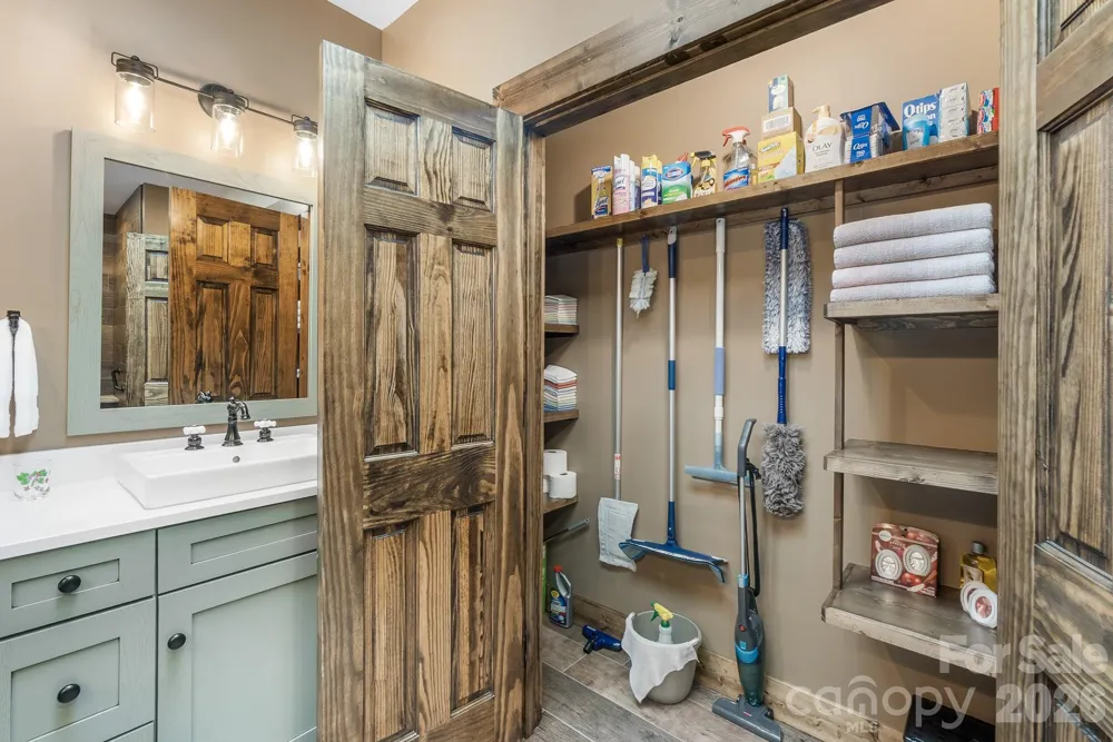 1009 Larkspur Trail Banner Elk, NC 28604