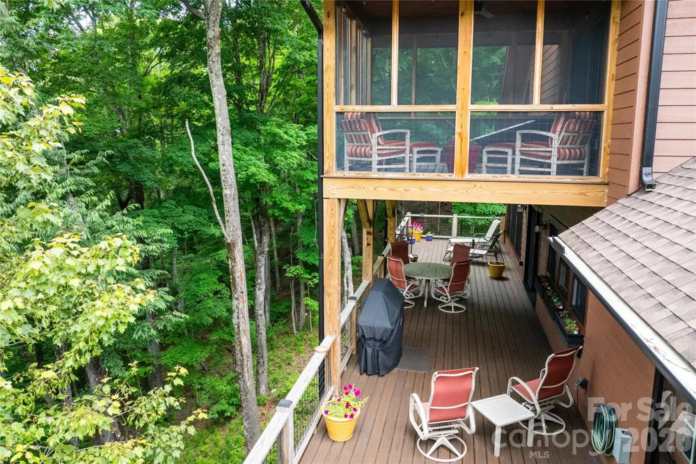 1009 Larkspur Trail Banner Elk, NC 28604
