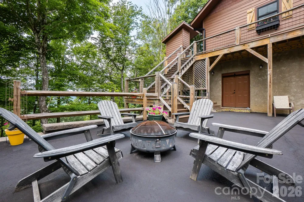 1009 Larkspur Trail Banner Elk, NC 28604