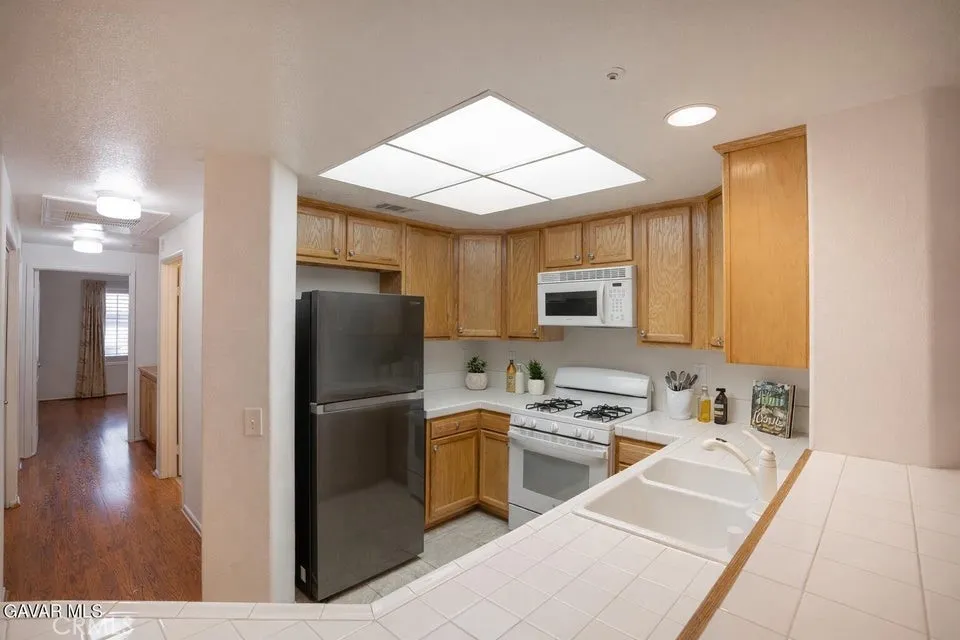 130 S Barranca #305 West Covina, CA 91791