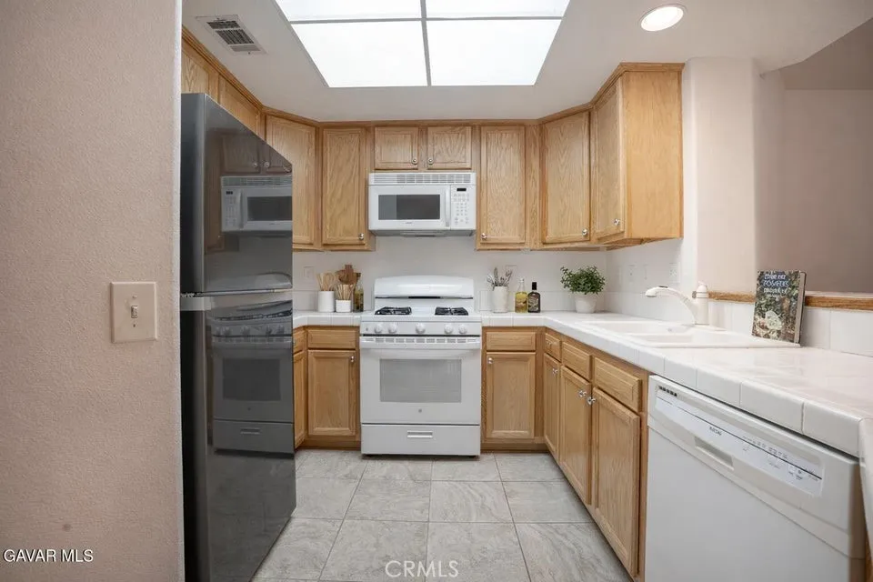 130 S Barranca #305 West Covina, CA 91791