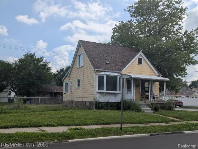 808 White Avenue Lincoln Park City, MI 48146