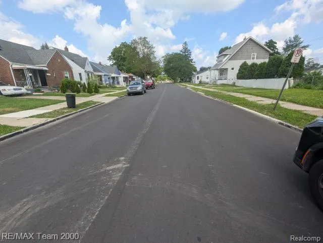 808 White Avenue Lincoln Park City, MI 48146