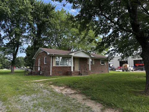 817 Irvin Ln