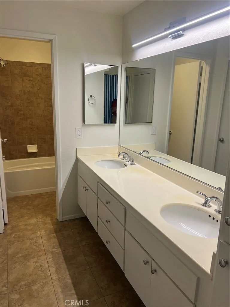 24151 Del Monte Valencia, CA 91355