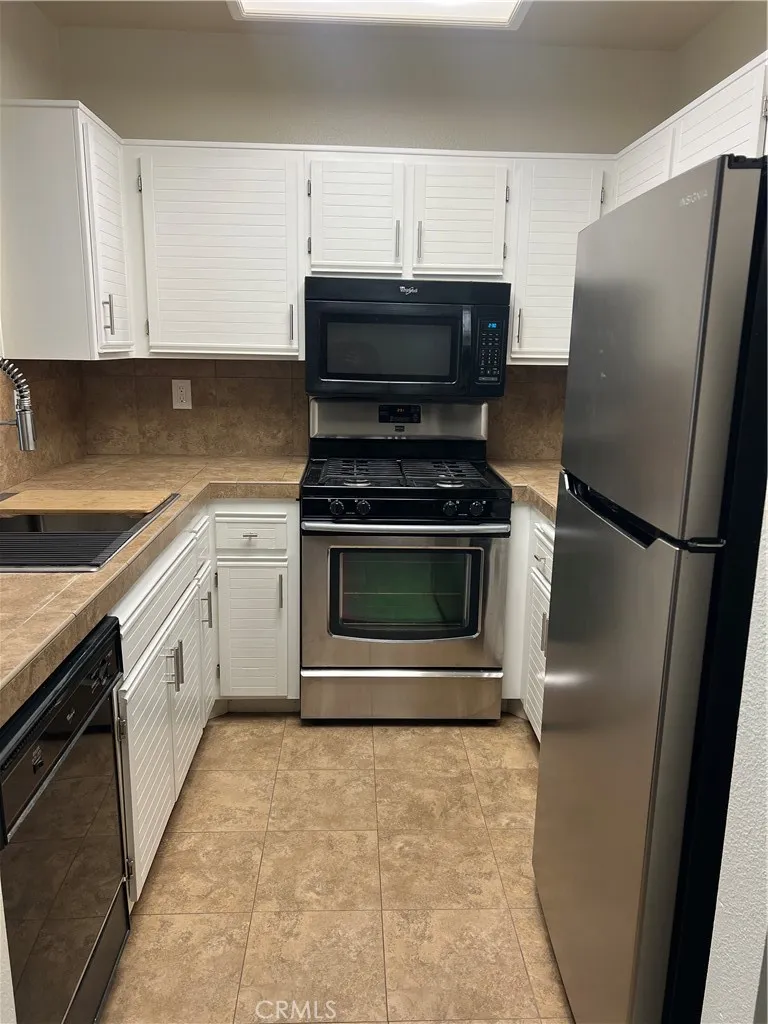 24151 Del Monte Valencia, CA 91355