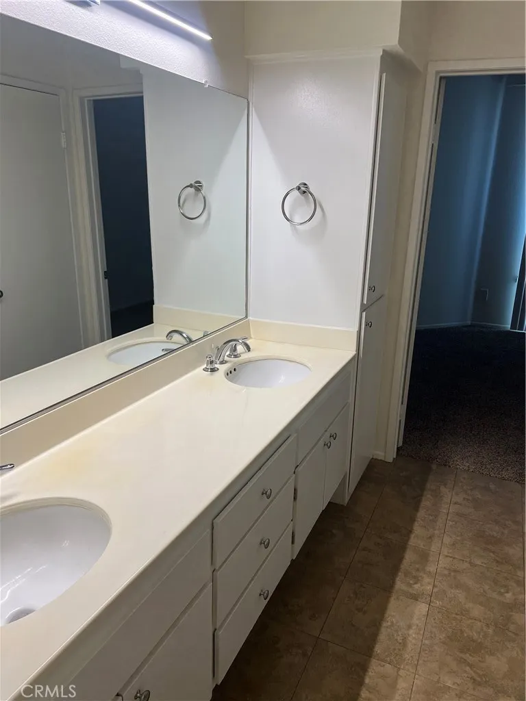 24151 Del Monte Valencia, CA 91355