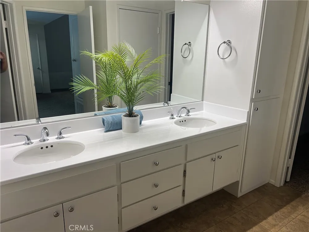 24151 Del Monte Valencia, CA 91355