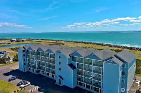 401 Westport View SW #303