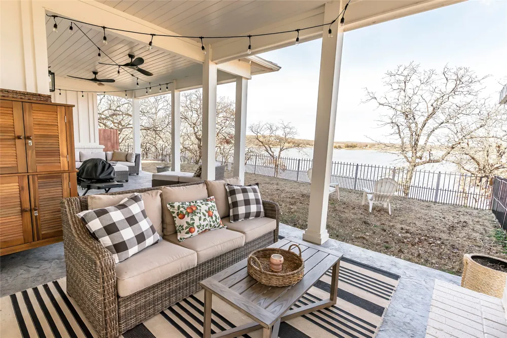 1061 Tradewinds Road Nocona, TX 76255