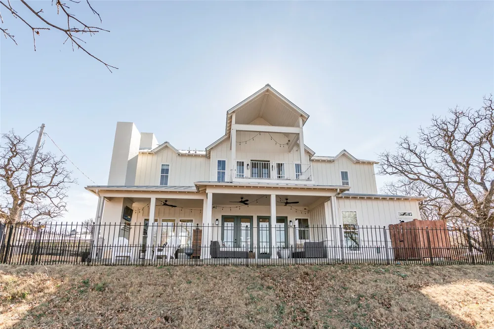 1061 Tradewinds Road Nocona, TX 76255