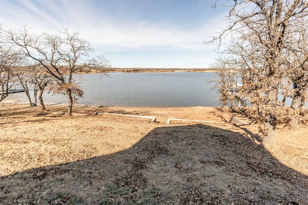 1061 Tradewinds Road Nocona, TX 76255